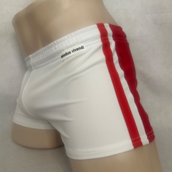 Modus Vivendi Square Cut Swimsuit Large New with tags 80% polyamide/20% elastane - Picture 2 of 6